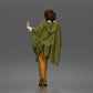 Foto de producto de maqueta para diorama 2: Figura de pie: mujer con la mano levantada, capa fluida y zapatos de plataforma (a174)