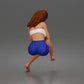Foto de producto de maqueta para diorama 2: Figura arrodillada: mujer con top sin tirantes y pantalón corto (a186)