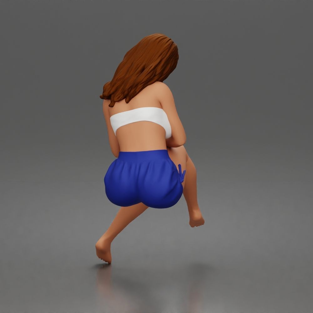 Foto de producto de maqueta para diorama 2: Figura arrodillada: mujer con top sin tirantes y pantalón corto (a186)