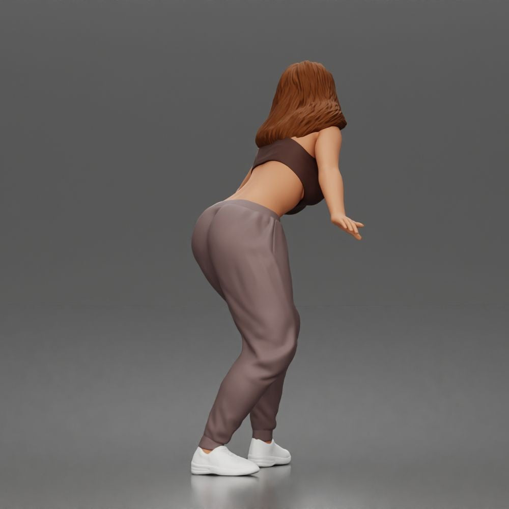 Foto de producto de modelismo para diorama 2: Figura de pie: skater en postura de equilibrio con top corto, pantalón de chándal y zapatillas deportivas (a171)