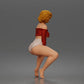 Diorama Modellbau Produktfoto 2: Hockende Figur: Tänzerin mit schulterfreiem Crop-Top & Shorts (a185)