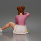 Diorama Modellbau Produktfoto 3: Sitzende Figur: Tennisspielerin mit Sportrock, Pullover & Tennisschläger (a212)