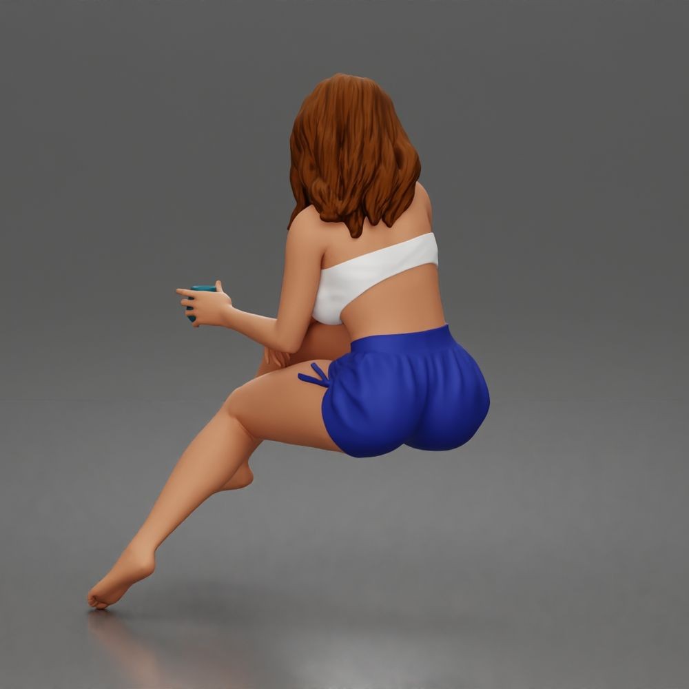 Foto de producto de modelismo para diorama 3: Figura arrodillada: mujer con top sin tirantes y pantalón corto (a186)