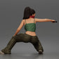 Foto de producto de maqueta de diorama 3: Figura de diorama: mujer en cuclillas con máscara, pistola, top corto y pantalones holgados (a169)