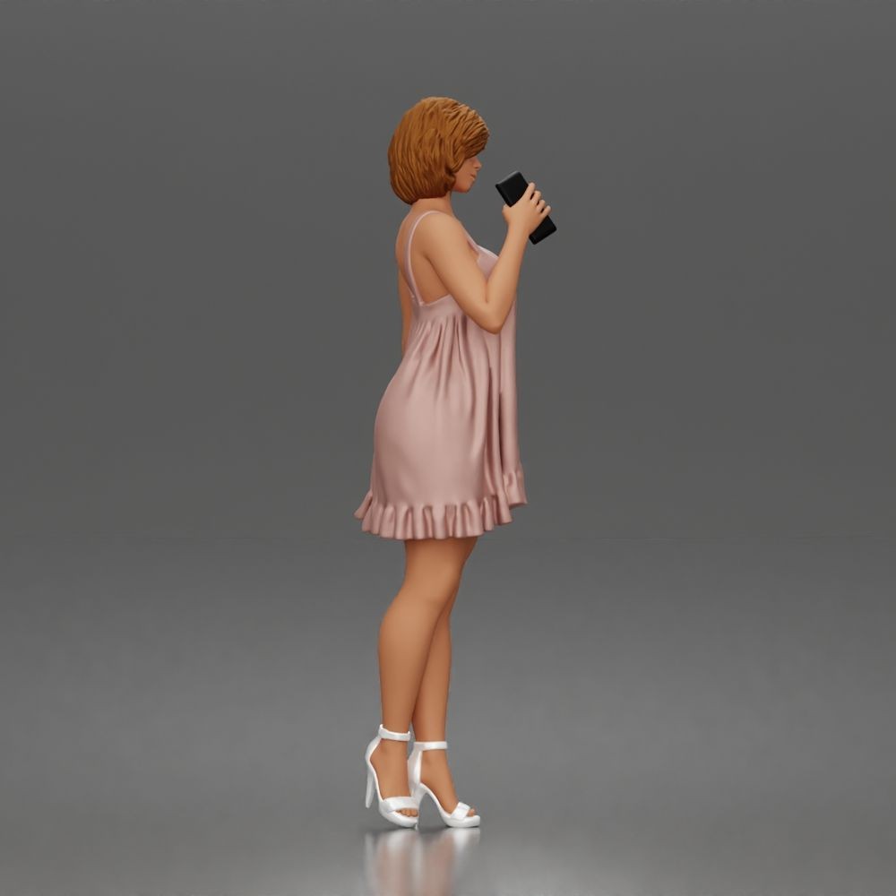 Foto de producto de maqueta de diorama 4: Figura de pie: mujer con vestido corto, teléfono móvil y zapatos de tacón (a180)