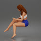 Foto de producto de maqueta para diorama 4: Figura arrodillada: mujer con top sin tirantes y pantalón corto (a186)