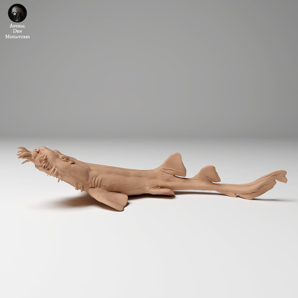 Foto de producto figura de animal Animal Den Miniatures 0: Figura de animal marino: tiburón alfombra moteado - de caza (24_06_05)