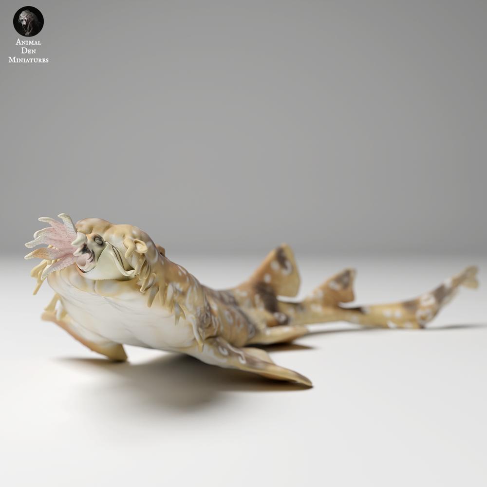 Foto de producto Figura de animal Animal Den Miniatures 2: Figura de animal marino: tiburón alfombra moteado - de caza (24_06_05)